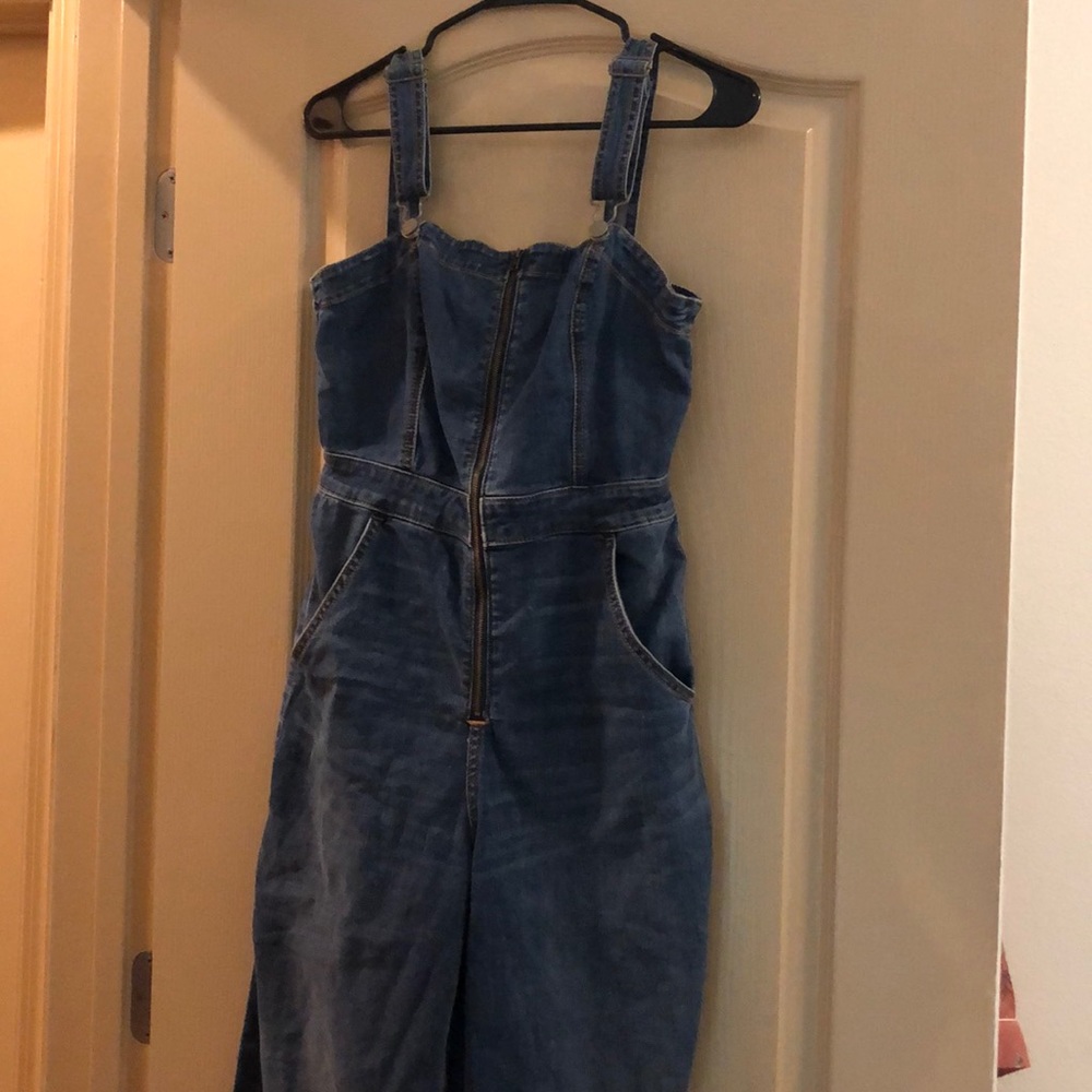 HOLLISTER NWOT OVERALL JUMPSUIT